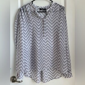 a.n.a Gray and White Chevron Sheer top. Sz Large